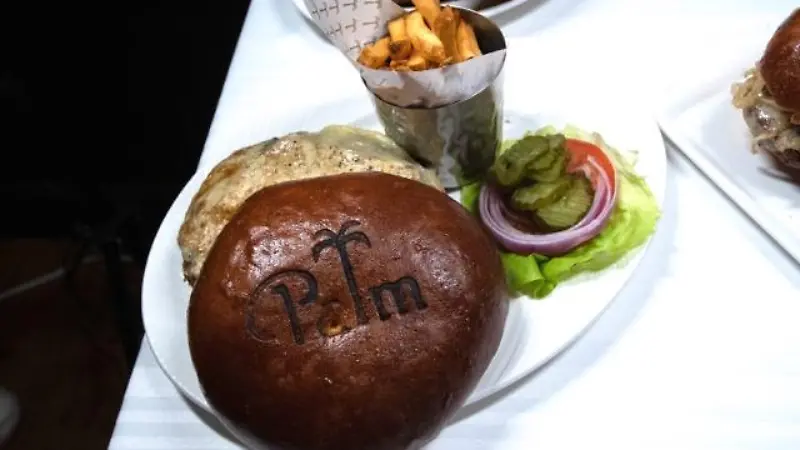 TEMPORADA DE HAMBURGUESAS RESTAURANTE PALM alejandro aguilar 3 de tamano mediano