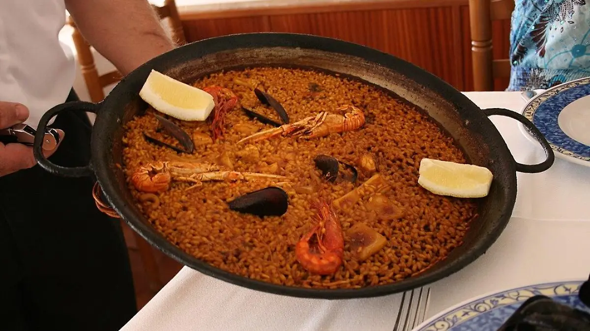 1080px Paella Valencia 2009
