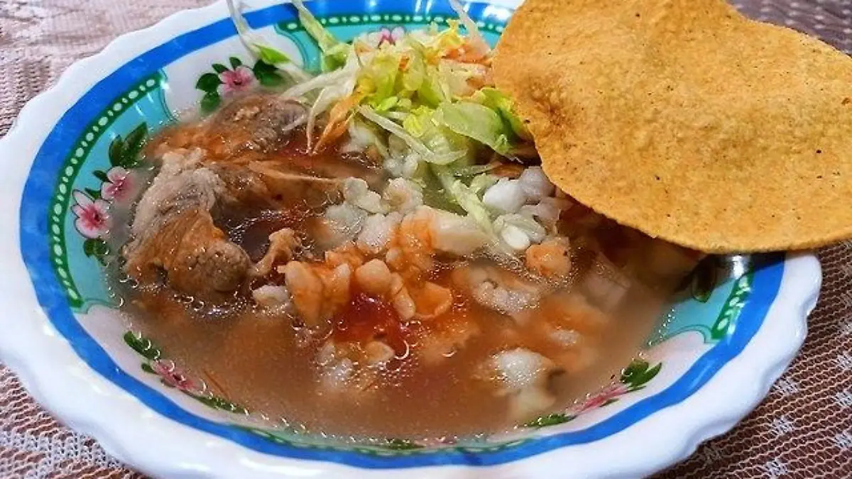 Pozole con tostada
