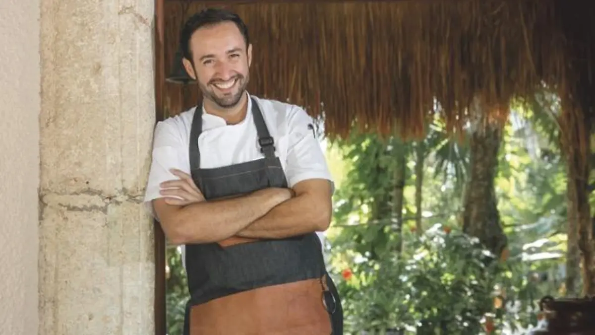 Chef Daniel Camacho 13178 High resolution de tamano mediano