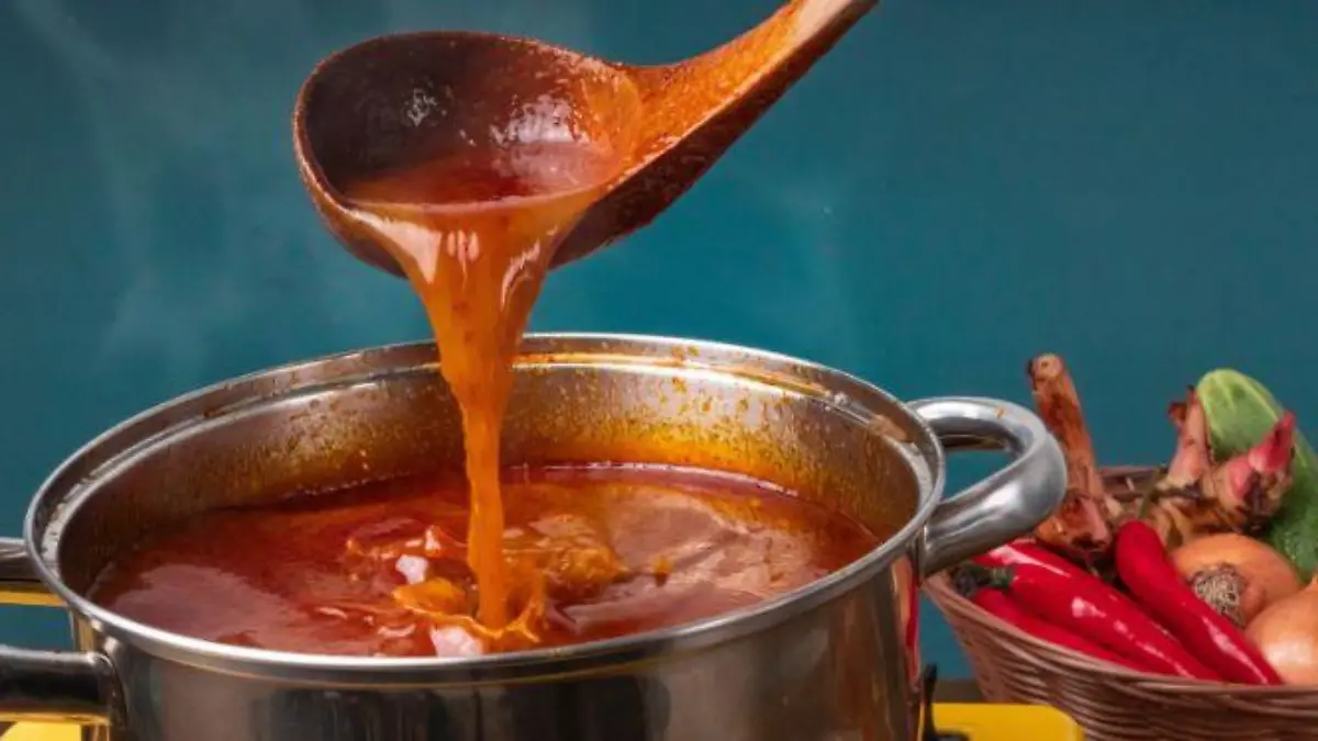 3 Caldo de zetas al guajillo