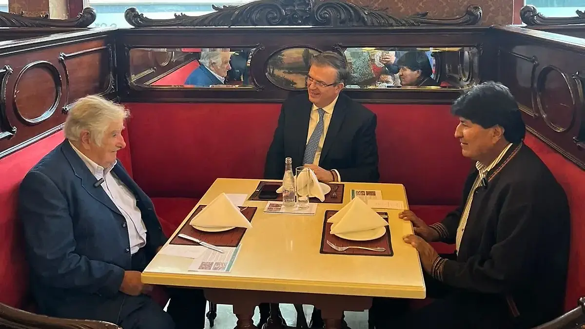 foto evo ebrard bar la opera twitter marcelo ebrard
