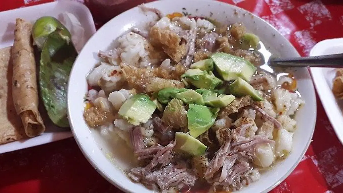 Pozole blanco estilo Guerrero