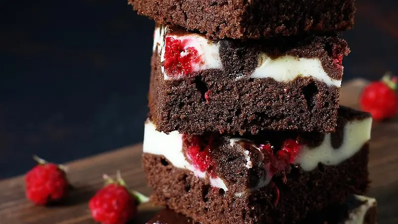 Brownies tower with cottage cheesecake and raspberries