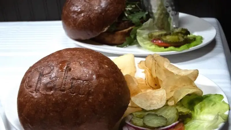 TEMPORADA DE HAMBURGUESAS RESTAURANTE PALM alejandro aguilar 5 de tamano mediano