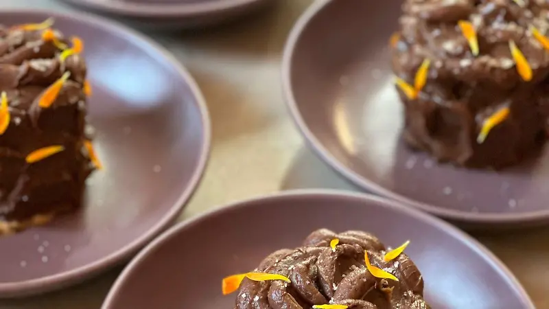 CARMELA DE MORADA (2)