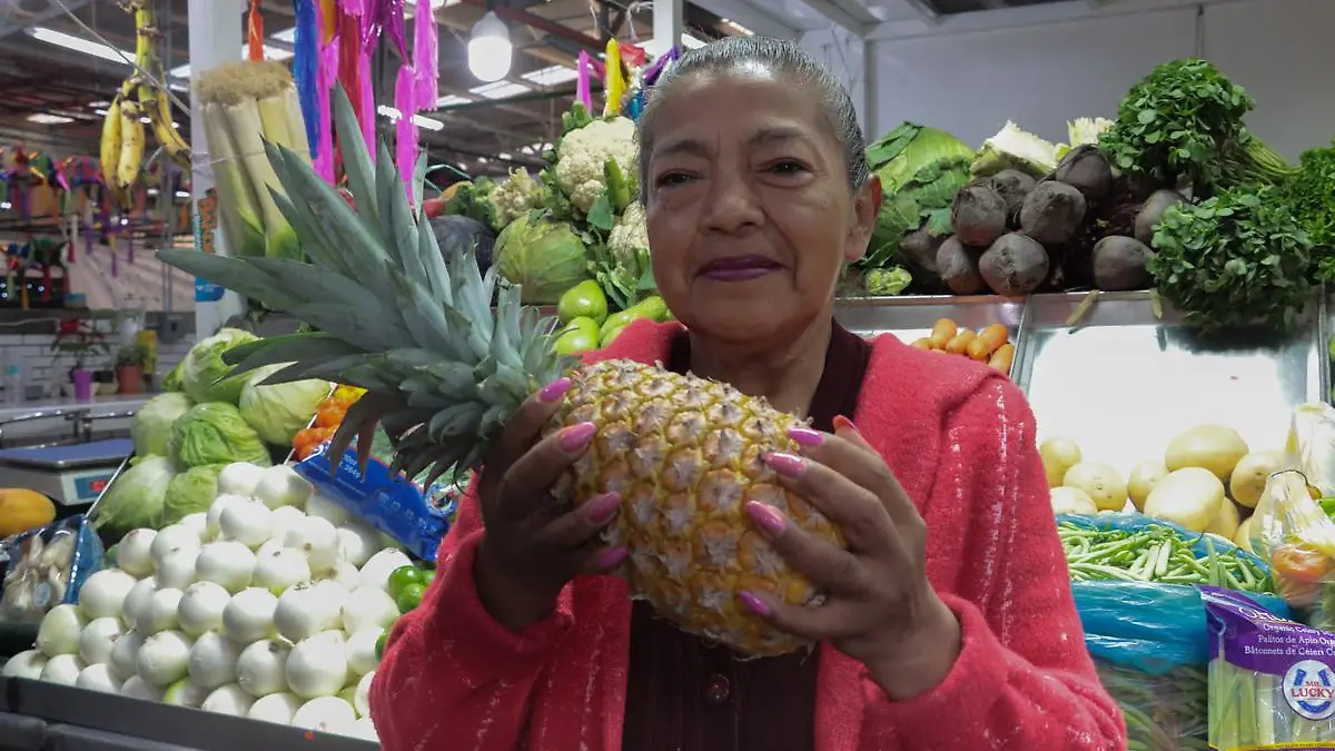 La señora Martita locataria del mercado de San Cosme da tips para escoger mejor las verduras 16 1