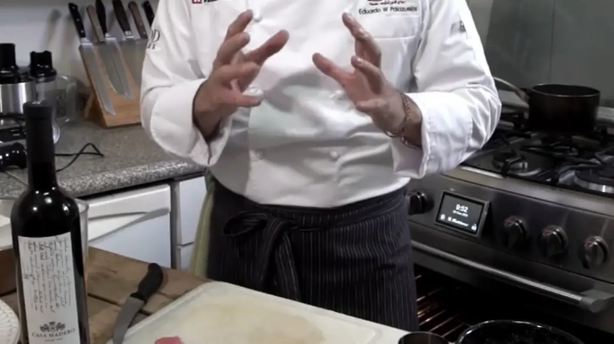 Eduardo Plazuelos. impartiendo clases en live