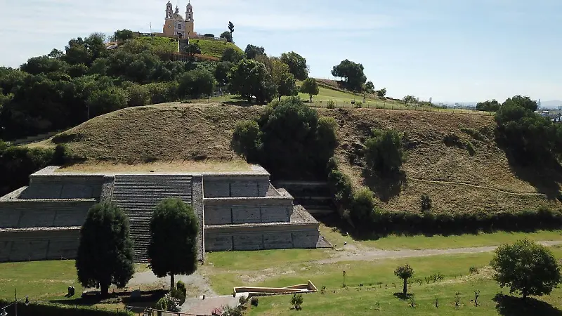 7 a PIRAMIDE CHOLULA IGLESIA