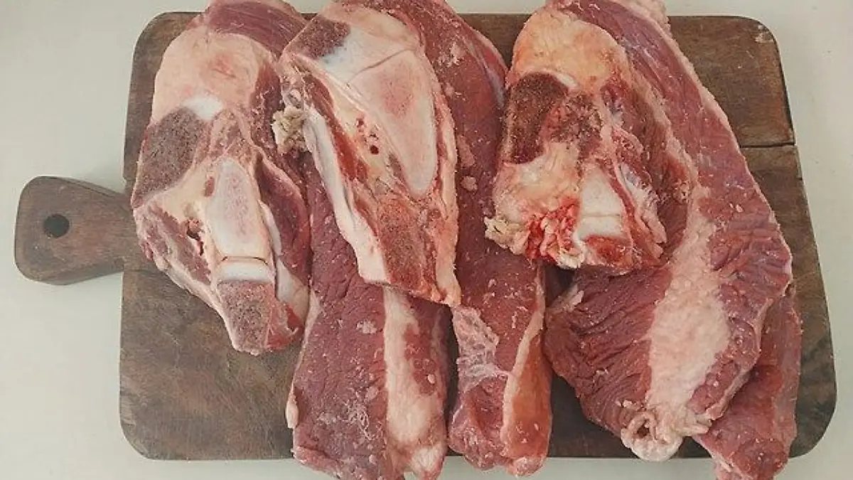 Carne de pecho de res para ají de fideo