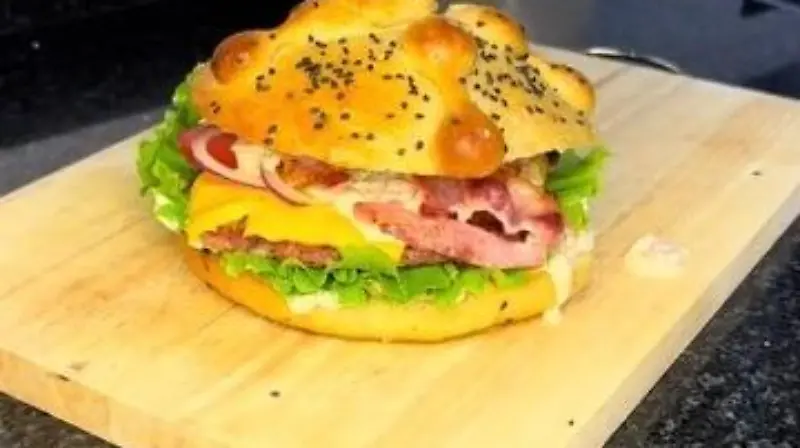 Hamburguesas con pan de muerto 3
