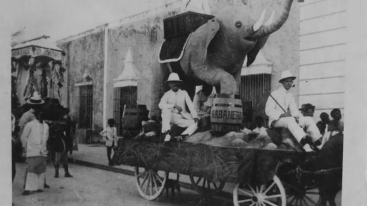 Carnaval Merida Yucatan 1914 elefante