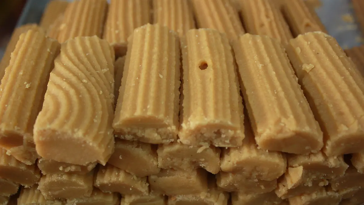 Recorrido por tiendas de dulces típicos.