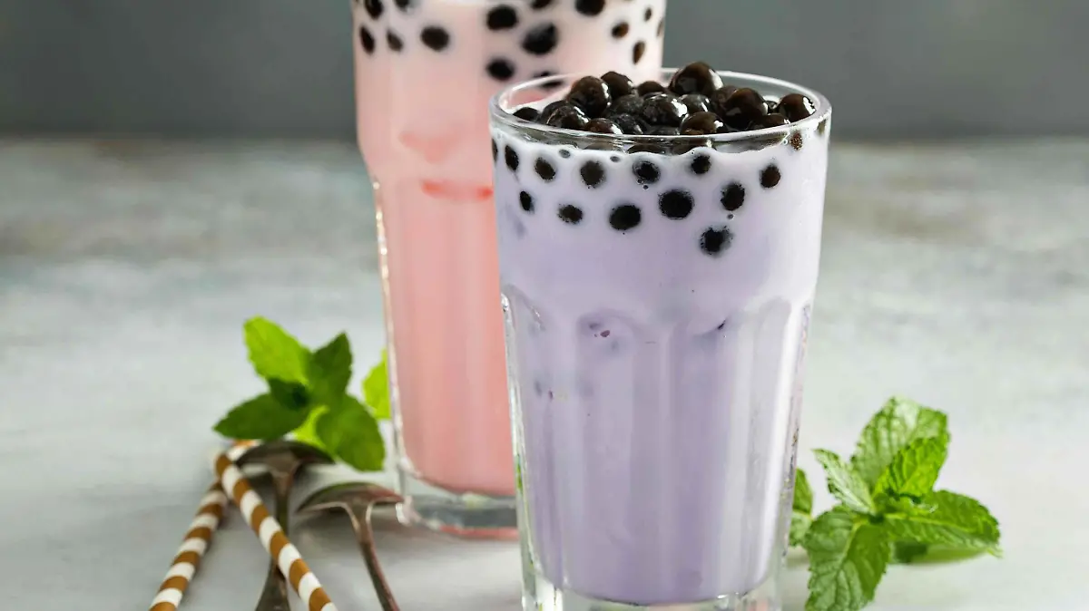 Taro,And,Strawberry,Milk,Bubble,Tea,With,Ice,In,Tall