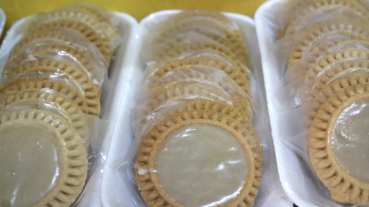 Recorrido por tiendas de dulces típicos.