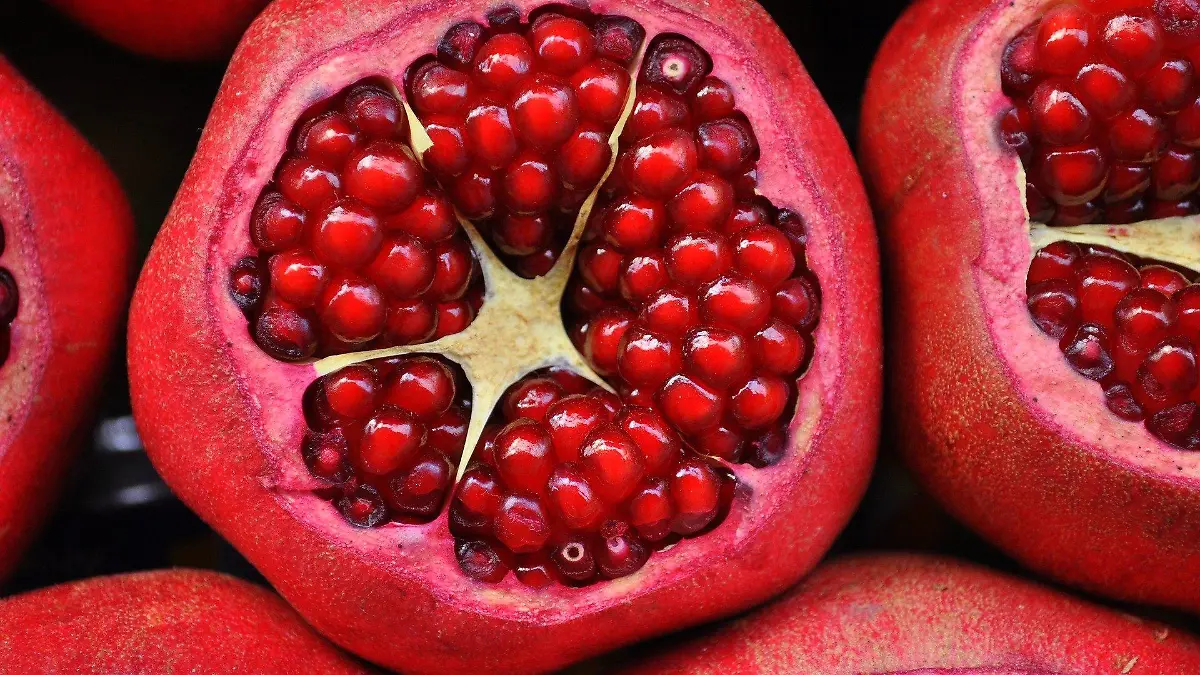 pomegranate 3383814 1920 1