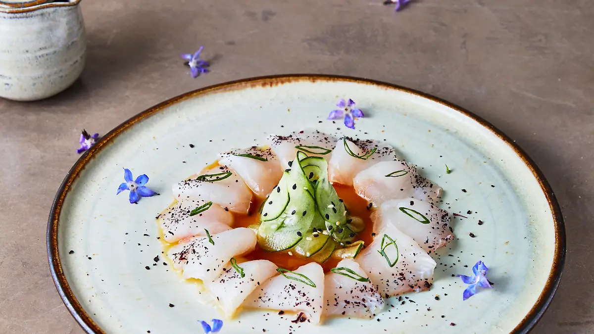 Tiradito,/,White,Fish,And,Cucumber.
