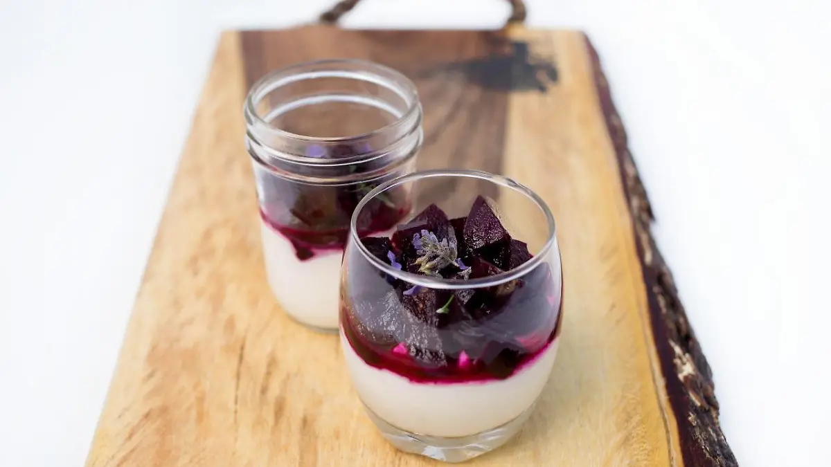 Buchanan´s Dulce de betabel con yogurth griego