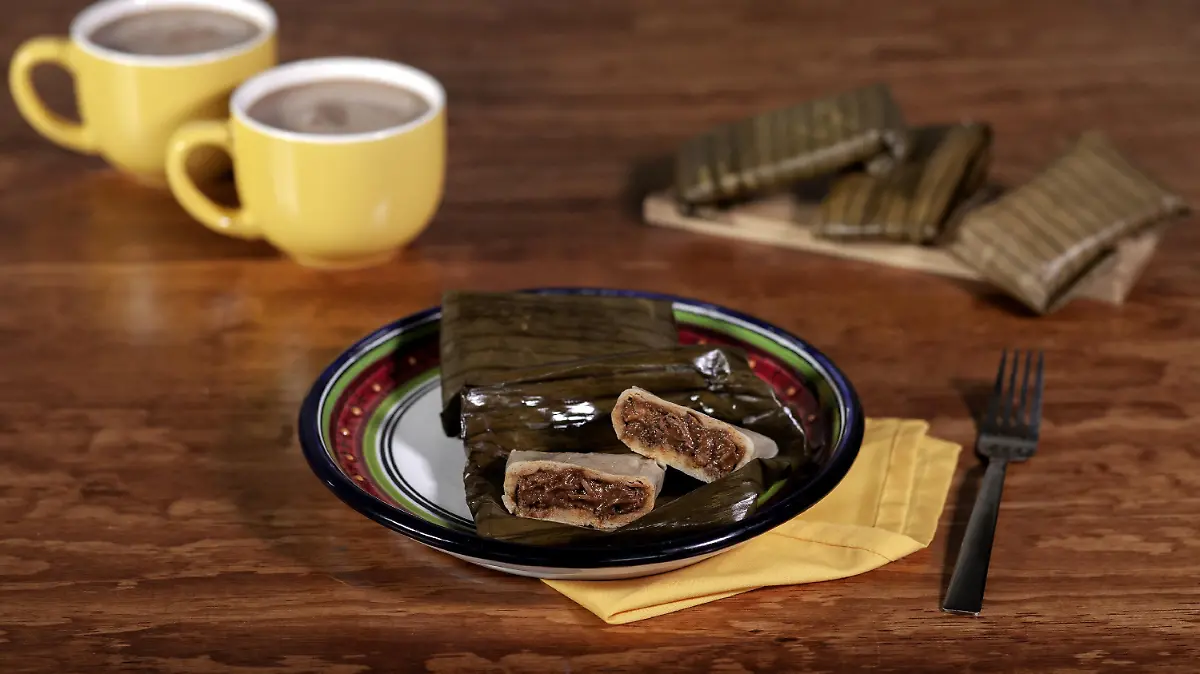 TAMALES DE MOLE CON CERDO ABUELITA