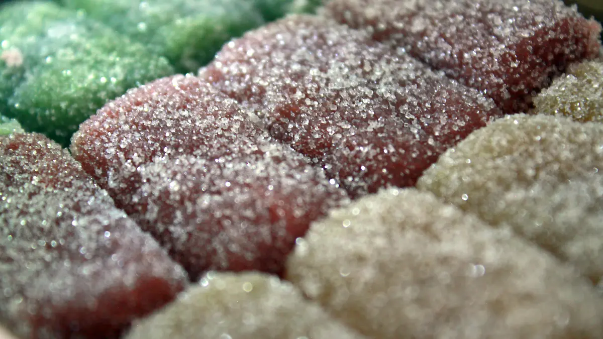 Recorrido por tiendas de dulces típicos.