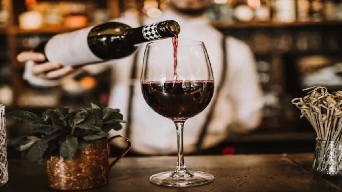 El tinto va perfecto con el picante : Cortesía