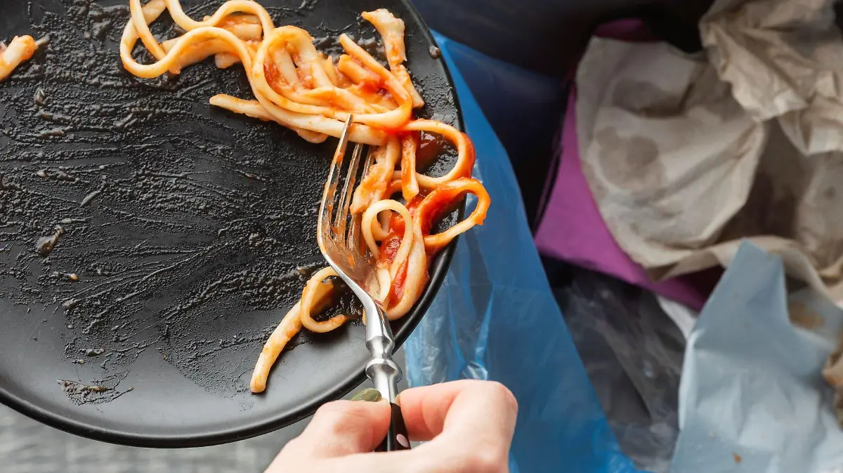 leftover wasted spaghetti pasta thrown in bin 123
