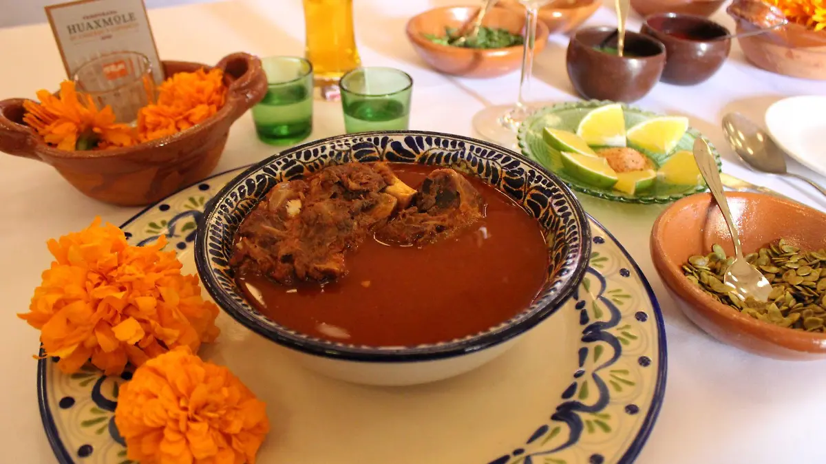 PRESENTAN HUAXMOLE CADERAS Y ESPINAZO MURAL DE LOS POBLANOS JULIOCM 11102022 0028 123