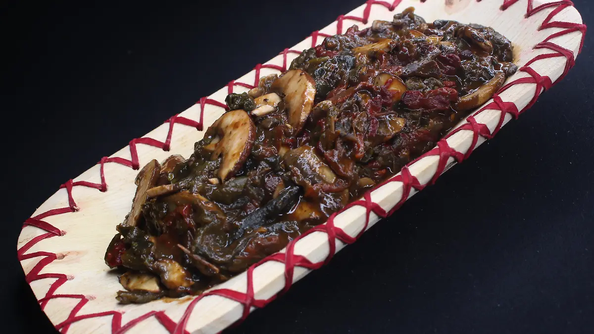 HONGOS CON CHILE PASADO