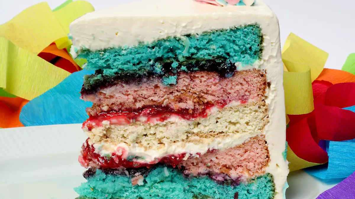 Pastel arco iris trans rebanada