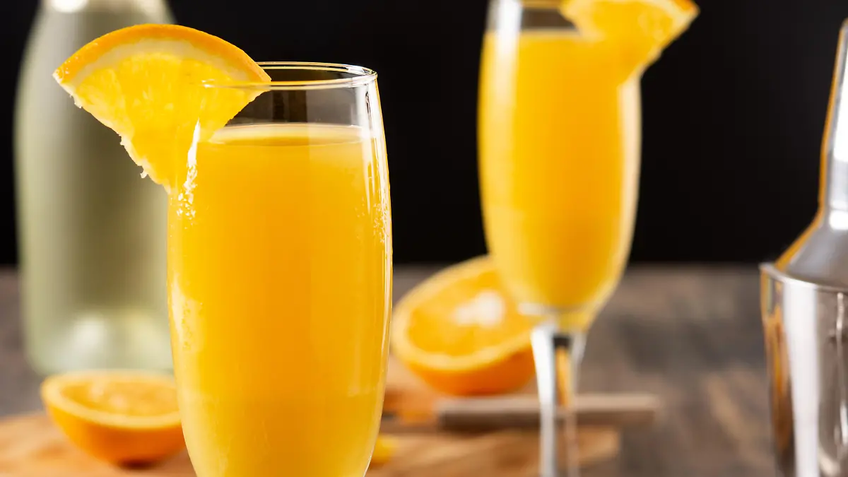 Orange mimosa cocktail