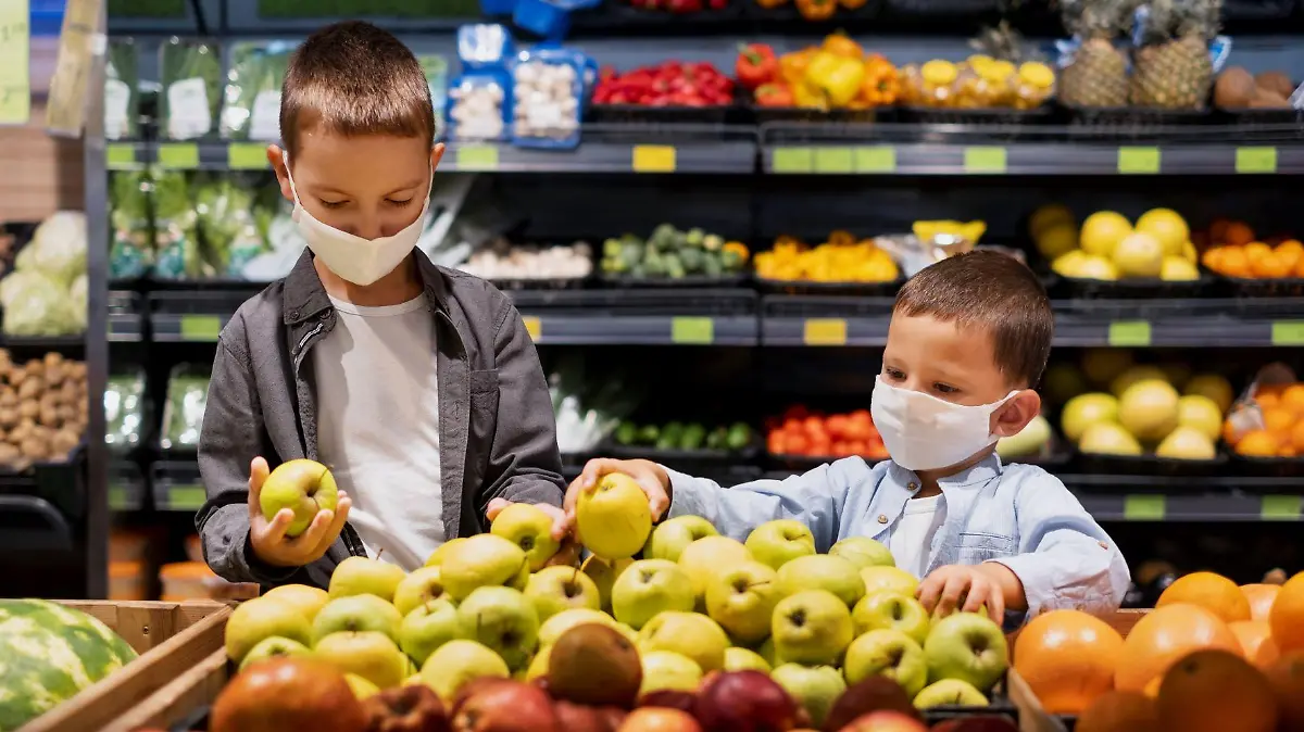 family shopping with face mask 123