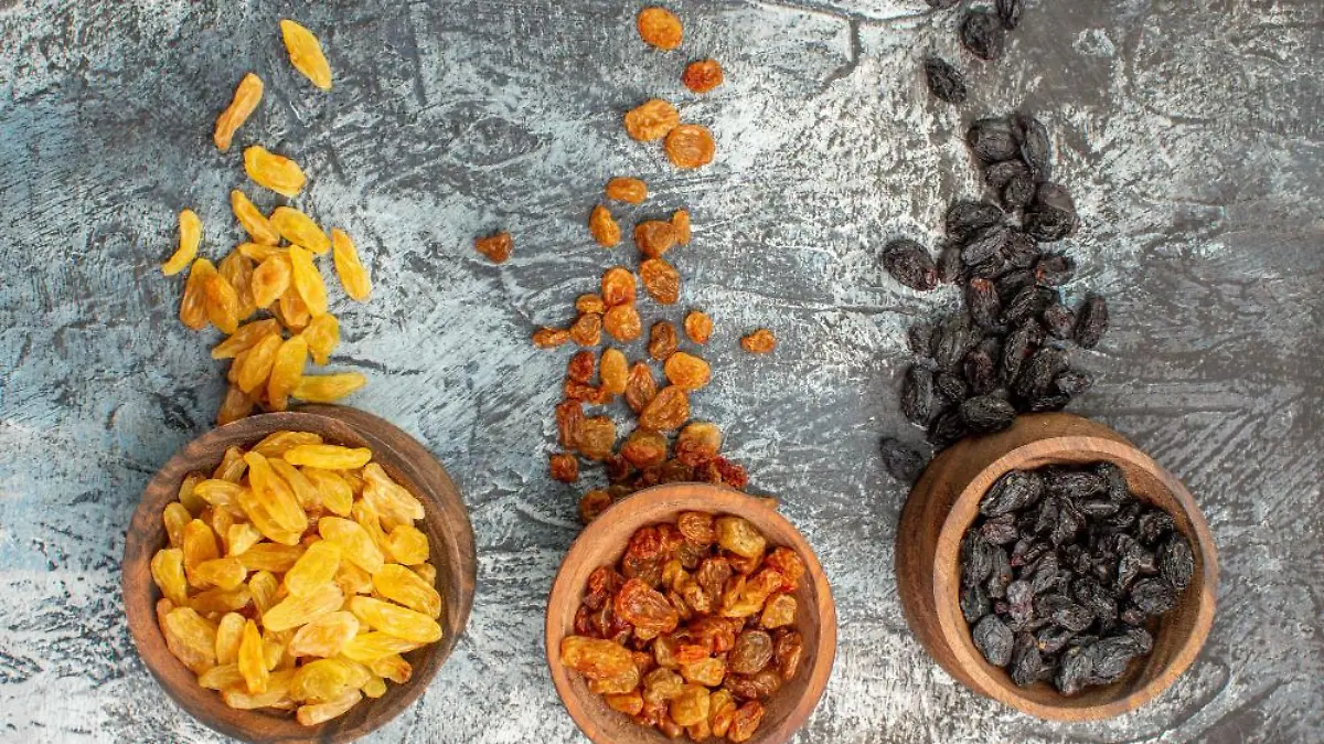 vista superior frutos secos tres cuencos marrones apetitosos frutos secos colores 1