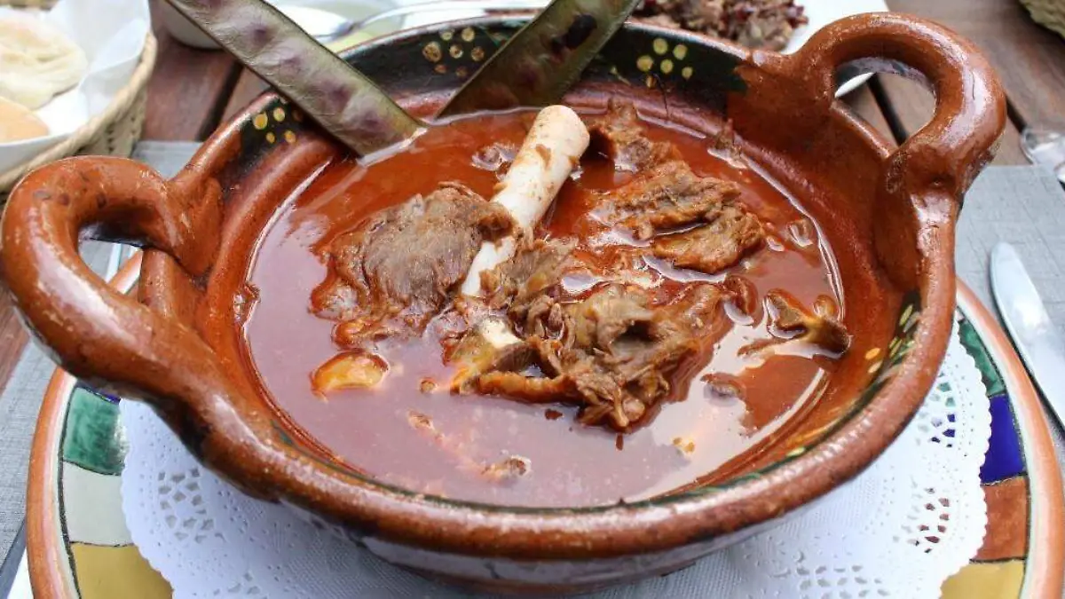 MOLE-DE-CADERAS-CASA-REYNA-JULIOCM-17102022-0012-123-444