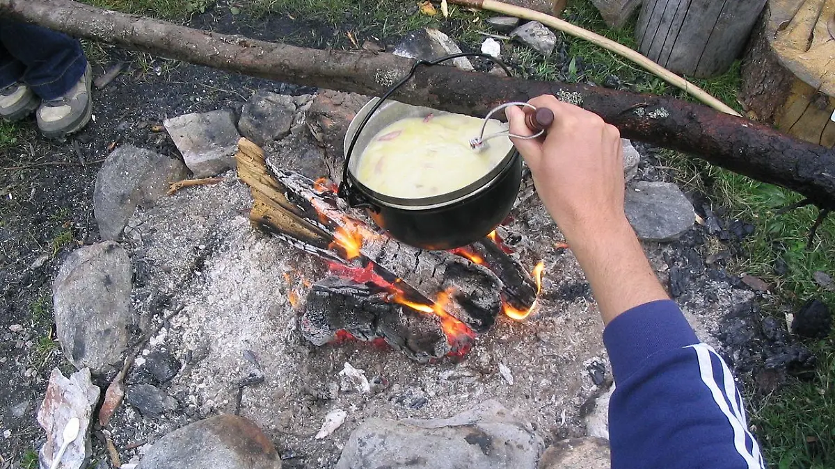 1280px Fondue au feu de bois