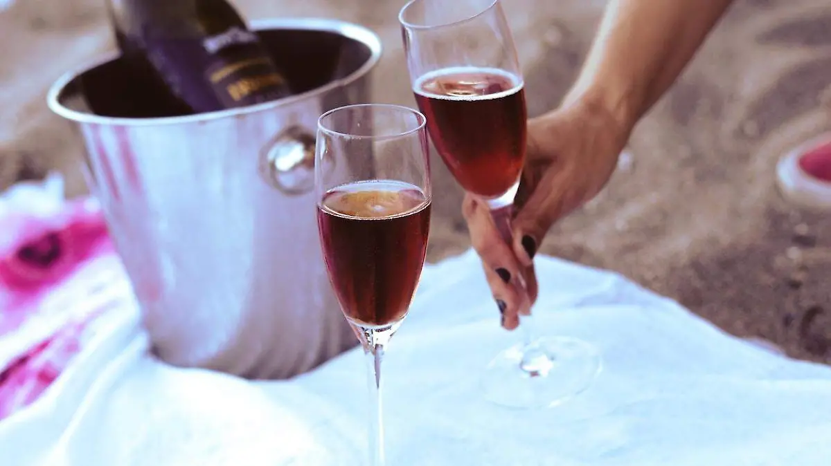 vino_playasophia-sideri-H7VkUBoY5Yg-unsplash