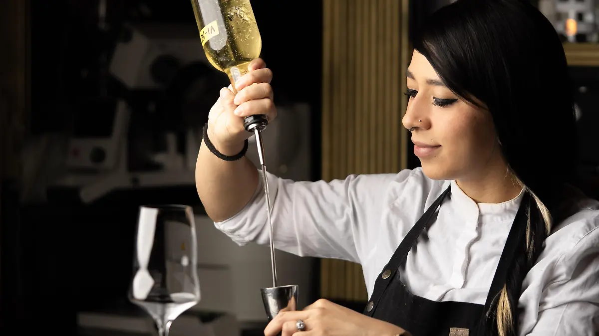 mujeres bartender (1)