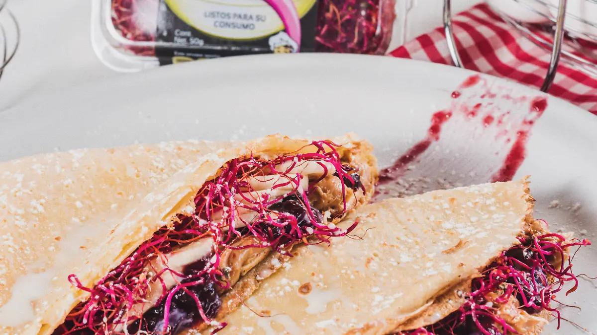 9 Crepas dulces con germinado de betabel