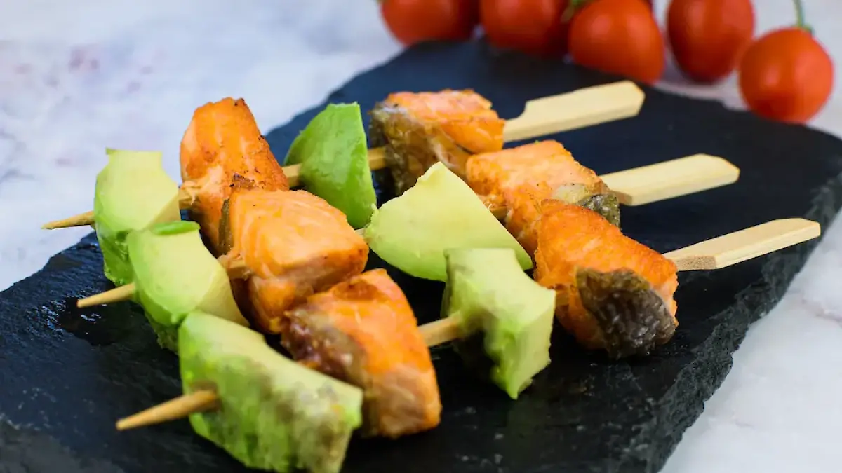 Brocheta de salmon y aguacate