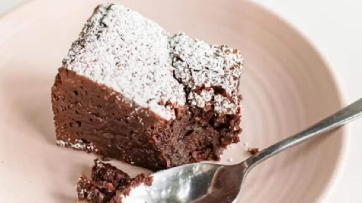 Los brownies de María Fortunata conservan la textura tradicional: crujientes por fuera, suaves por dentro y con un sabor intenso a chocolate.