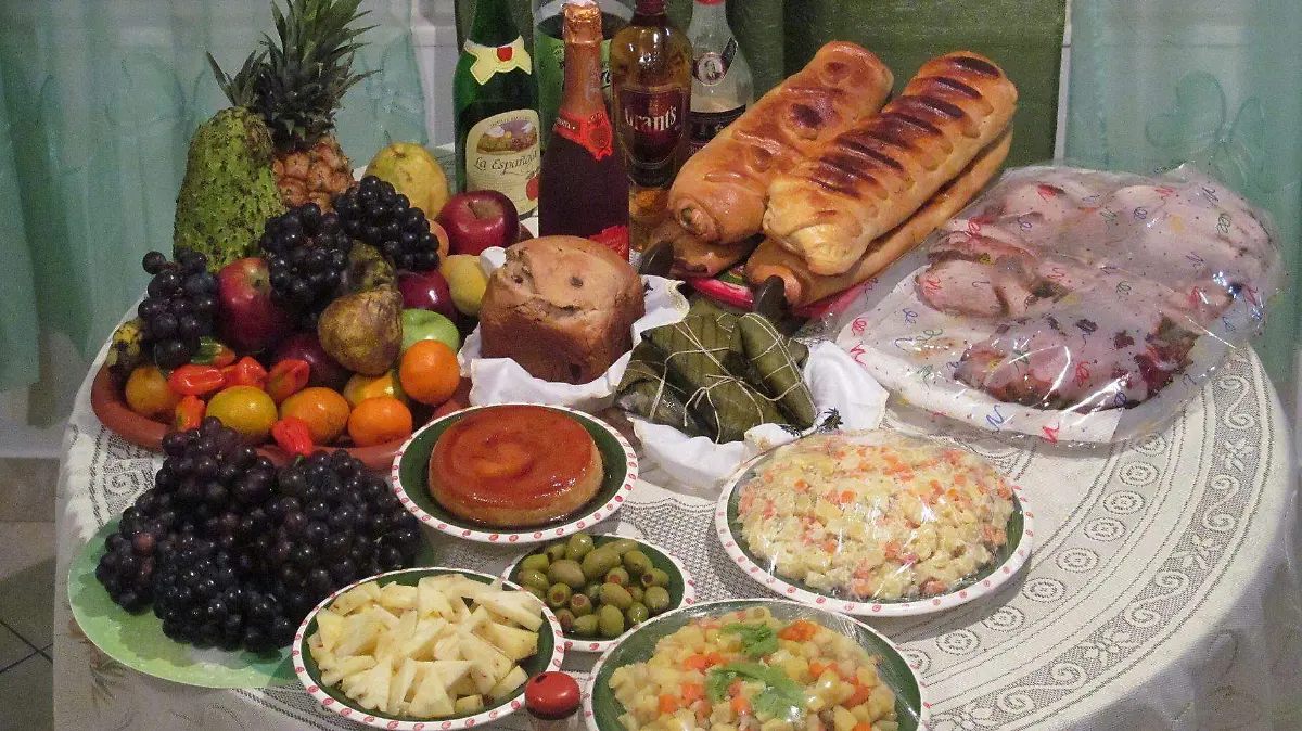La cena navideña se consolidó en México en el siglo XX, impulsada por la expansión de la clase media y el acceso creciente a productos importados.