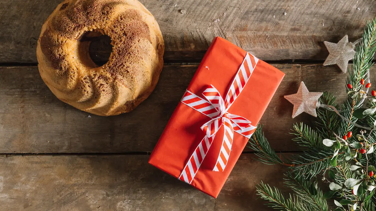 bizcocho-de-navidad-y-regalo