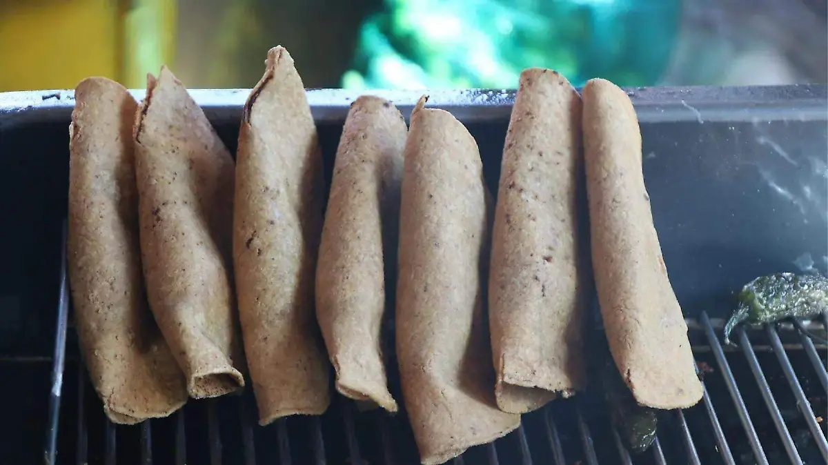 La comida popular también refleja la creatividad y picardía del lenguaje mexicano.