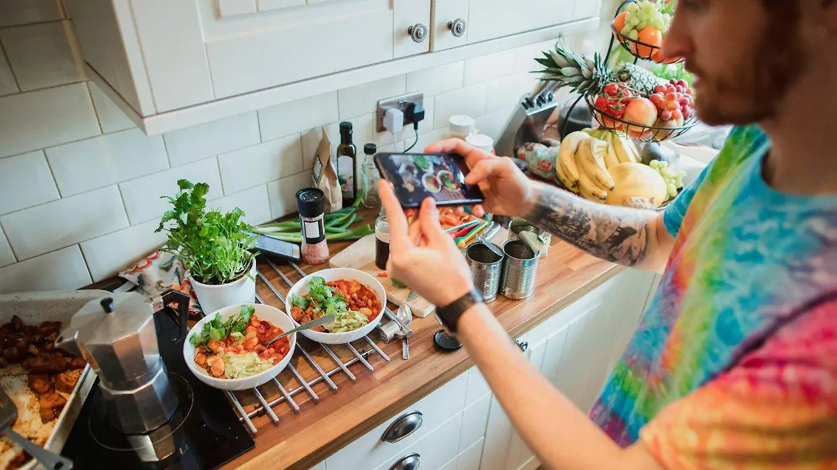 El contenido generado por usuarios tiene mayor impacto normativo que los anuncios tradicionales.