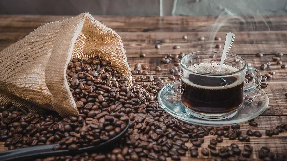 La cafeína y los polifenoles del café podrían tener efectos neuroprotectores.