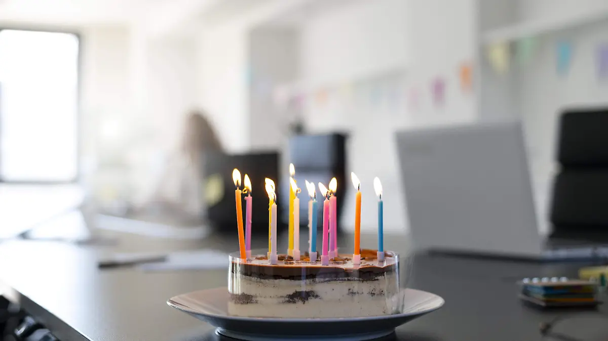 office-birthday-celebration-with-cake