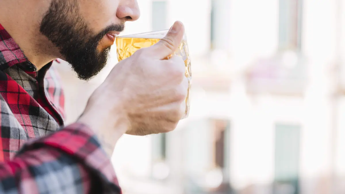 beer-concept-with-man-drinking