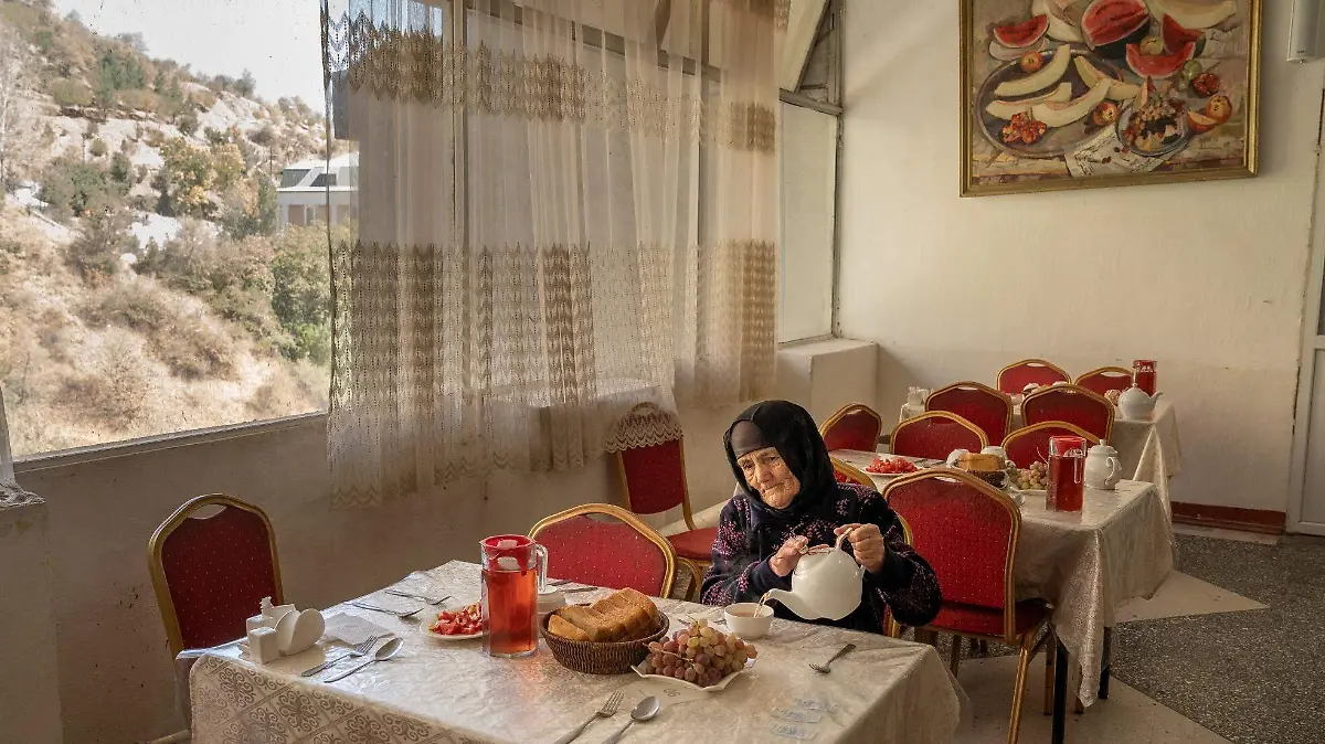 1st_Fortnum-Mason-Food-at-the-Table_Jo-Kearney_Woman-at-canteen-in-Tajik-health-spa-sanatorium_Hi-Res