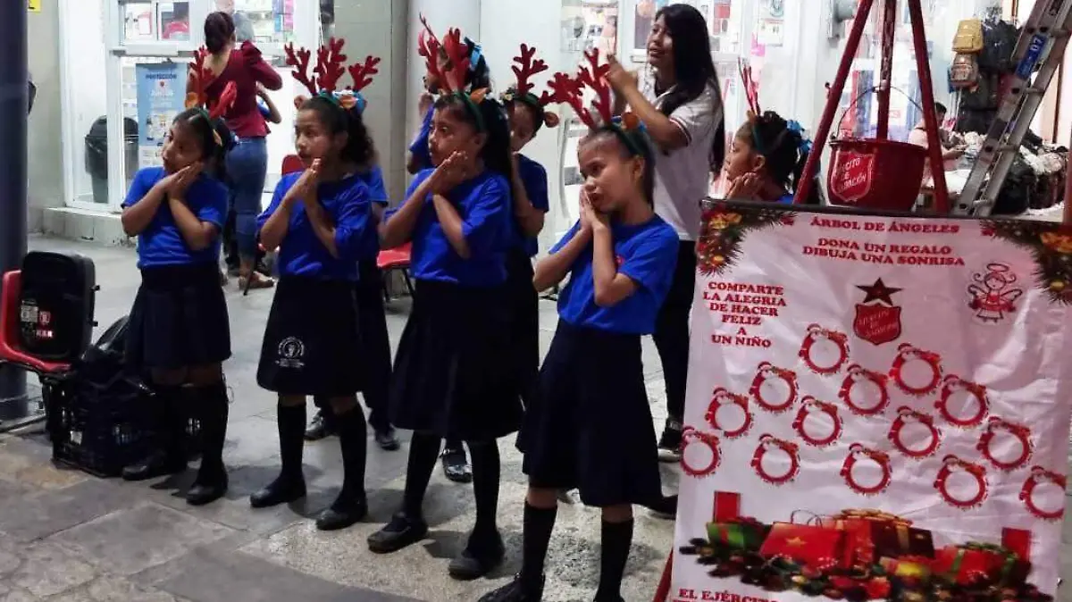 niñas cantando villancicos