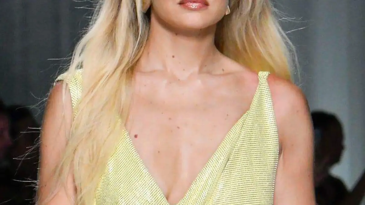 Mujer con peinado Pony Tail