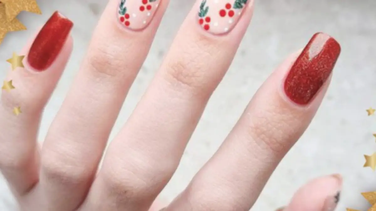 uñas con acebo navideño